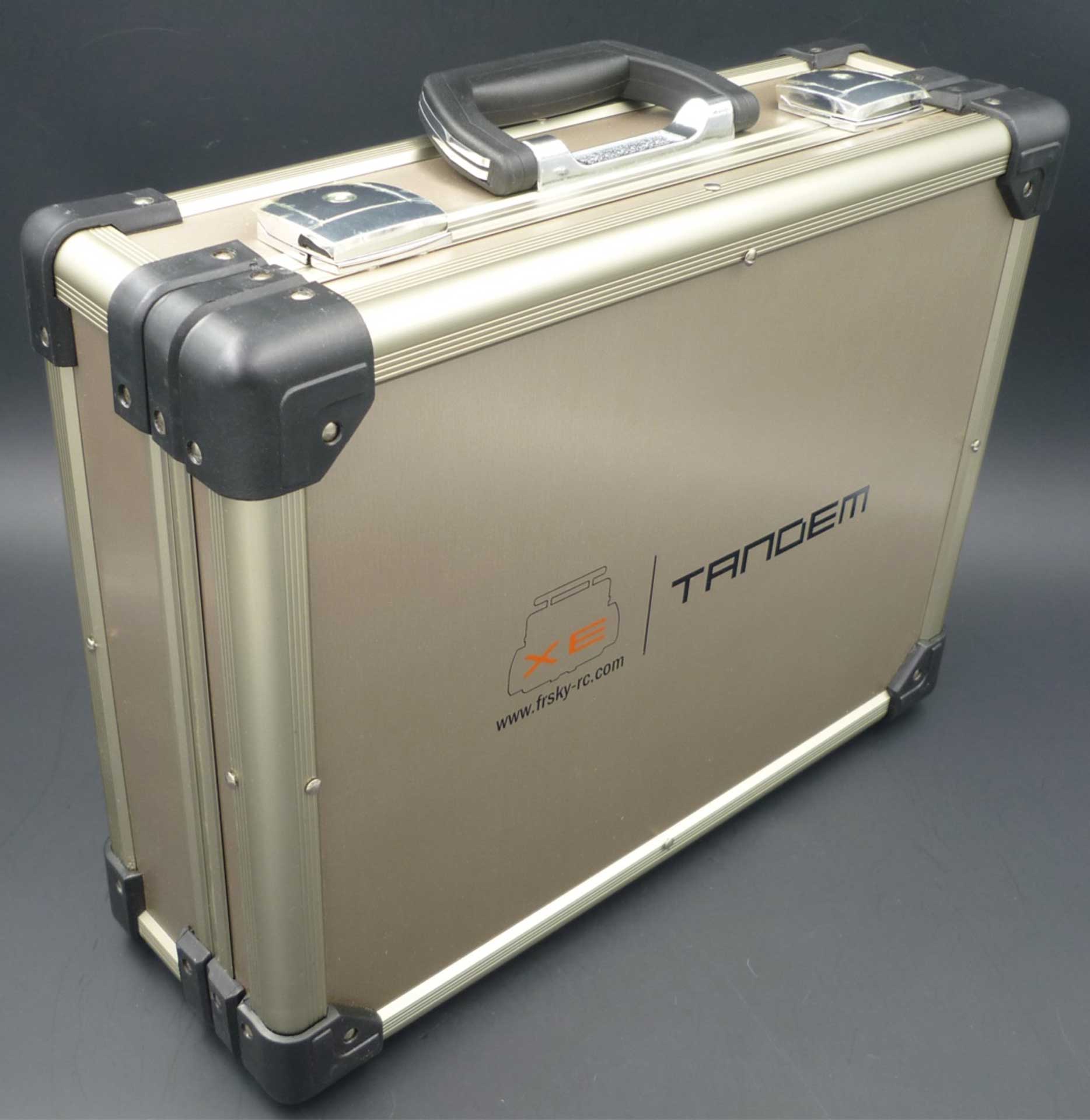 FrSky TANDEM XE valise en aluminium champagne