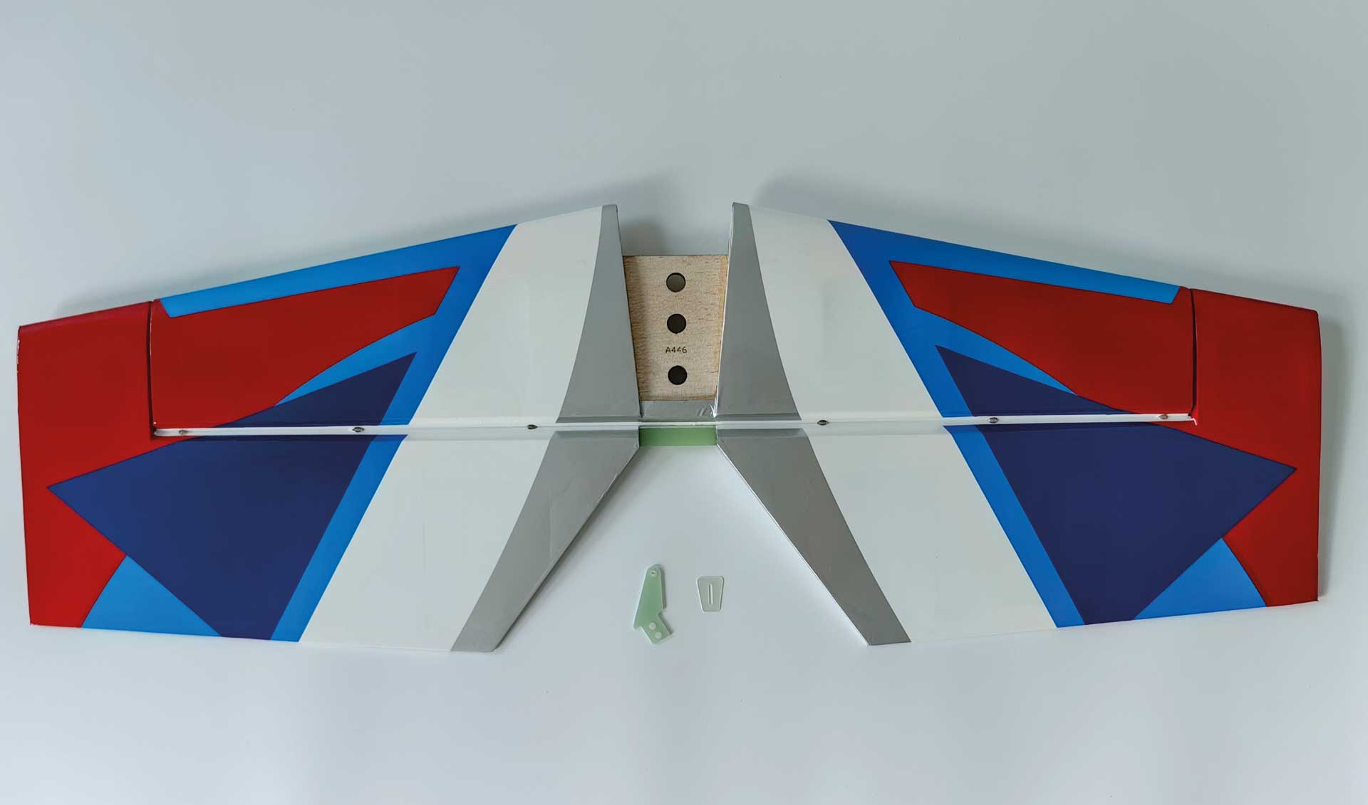 EXTREMEFLIGHT-RC Höhenleitwerk LASER 67" Blau/Weiss ARF